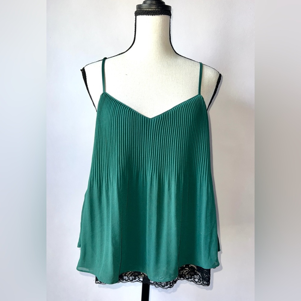 LUSH Lace Trim Chiffon Pleated Camisole Hunter Green Small
